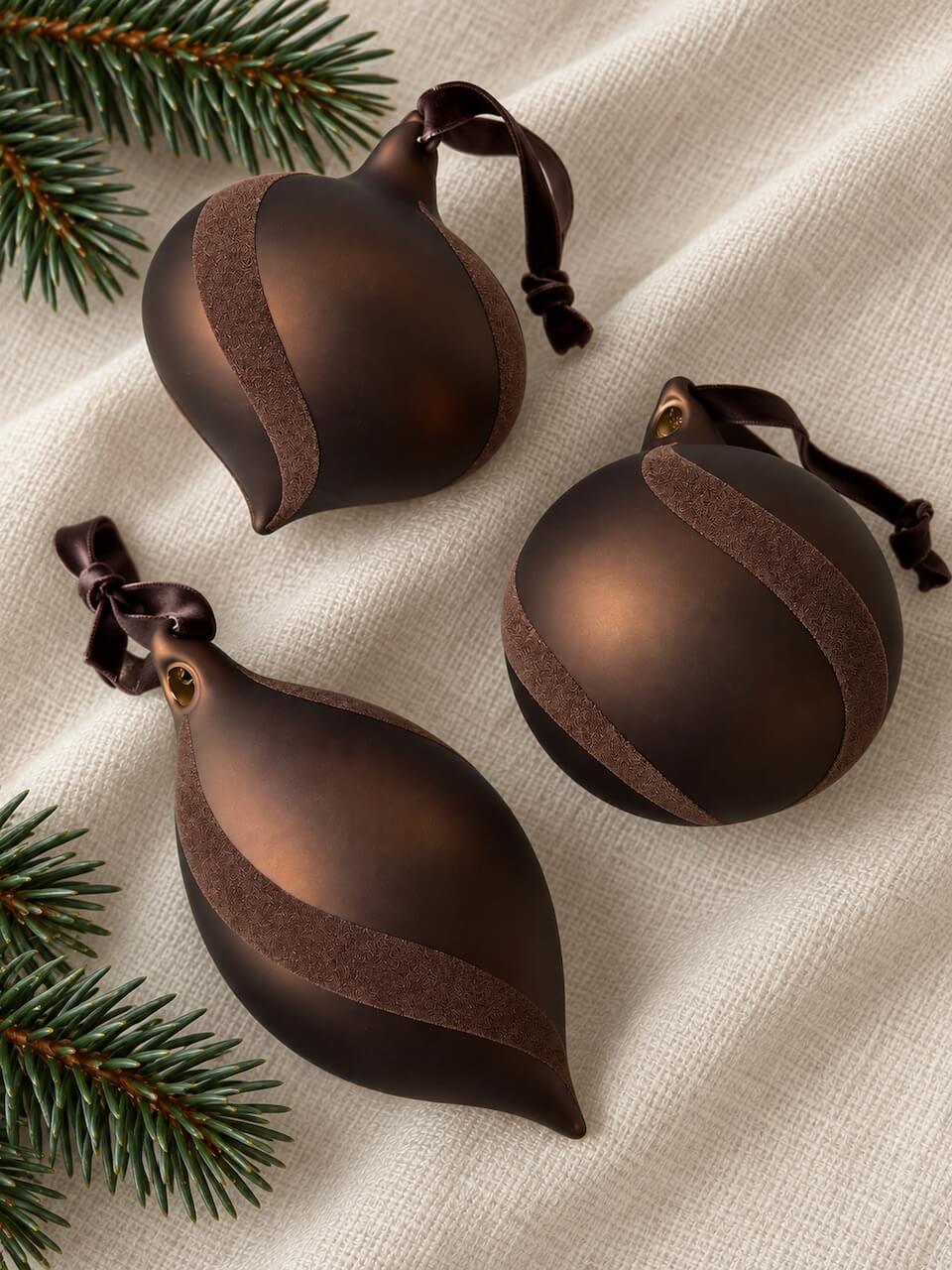 The Guide to Choosing Chocolate Brown Christmas Baubles & Decorations