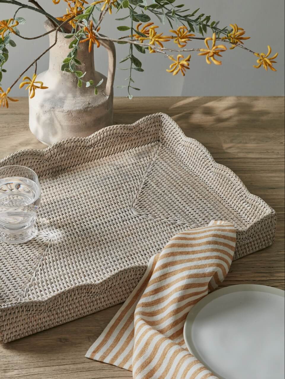 Rhu Rattan Scallop Edge Tray - White